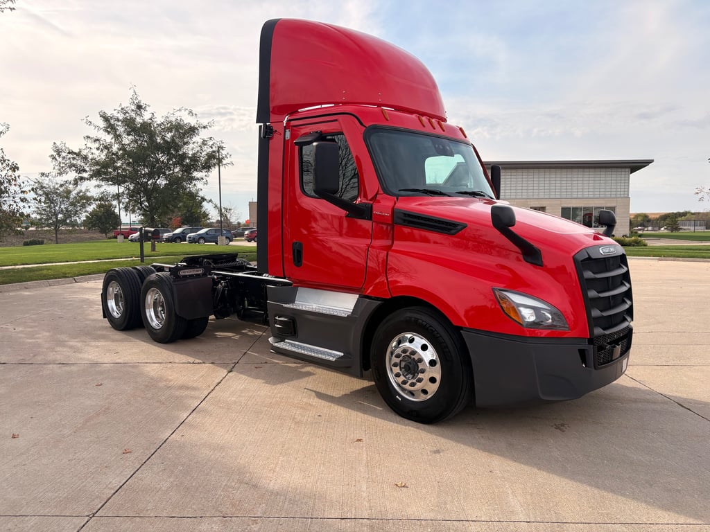 2024 Freightliner Cascadia in Cedar Rapids, IA