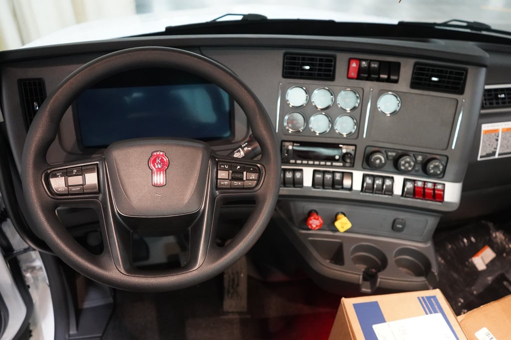 2027 Kenworth T880 in Tulsa, OK — photo 2