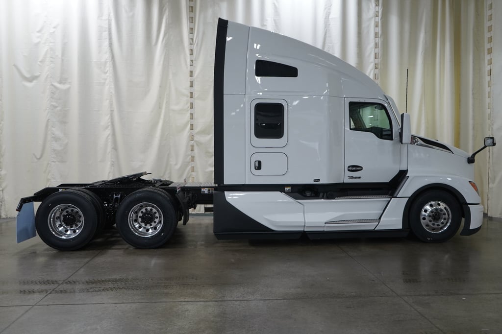 2027 Kenworth T680 in El Paso, TX — photo 6