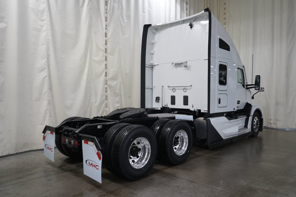 2027 Kenworth T680 in El Paso, TX — photo 4