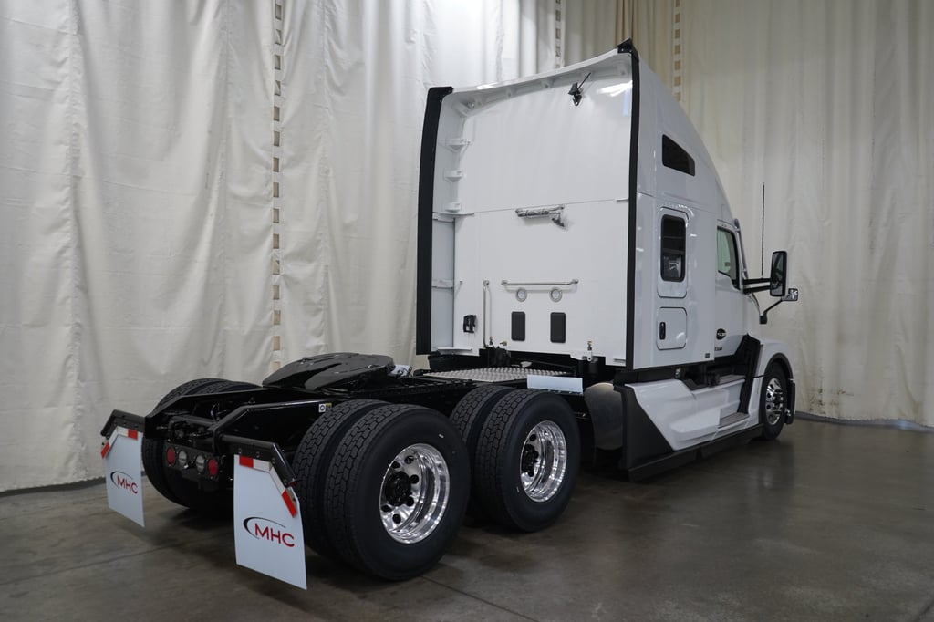 2027 Kenworth T680 in El Paso, TX — photo 4