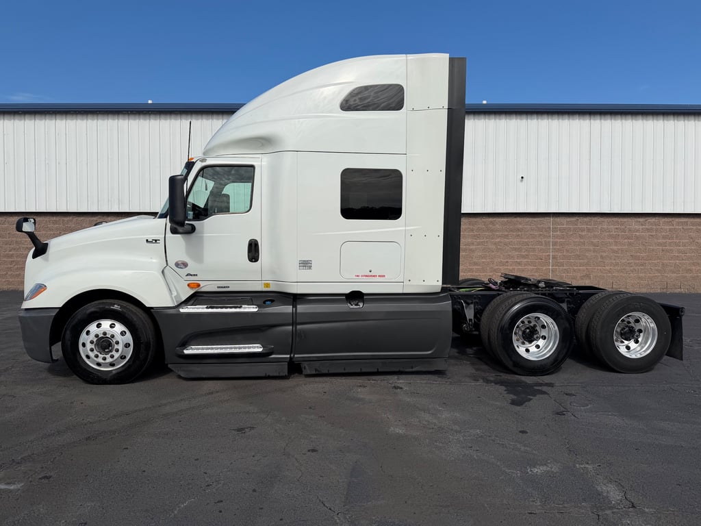2021 International LT in Kansas City, MO — photo 8