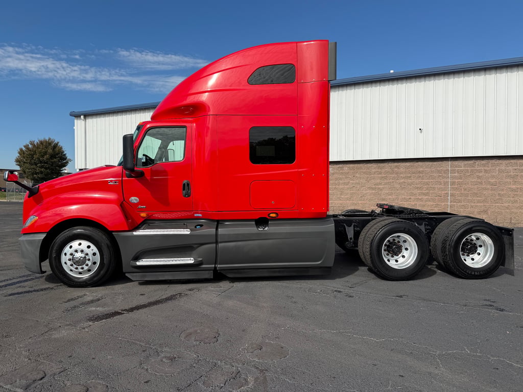2020 International LT in Kansas City, MO — photo 3