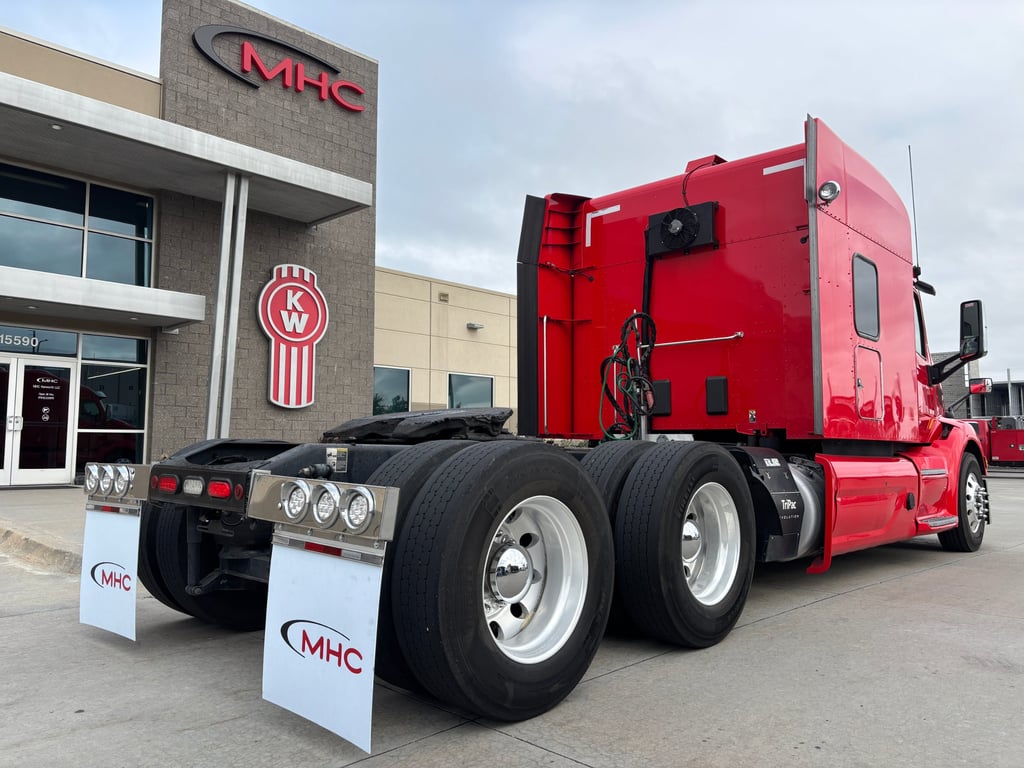 2020 Peterbilt 579 in Omaha, NE — photo 7