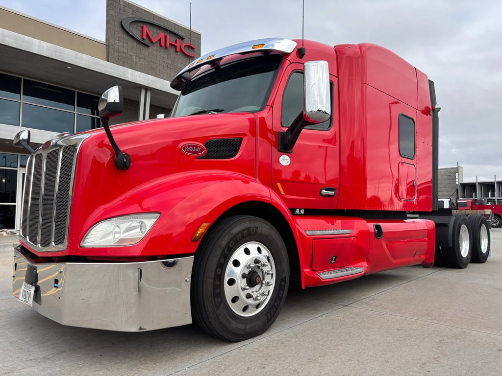 2020 Peterbilt 579 in Omaha, NE — photo 2