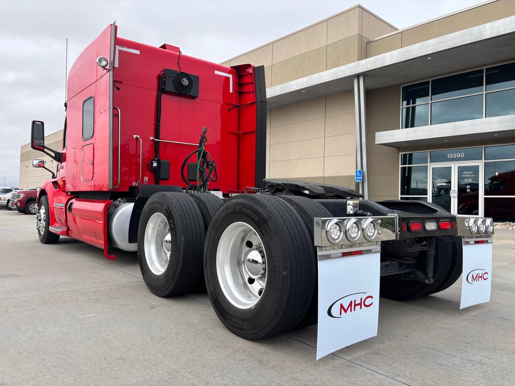 2020 Peterbilt 579 in Omaha, NE — photo 8