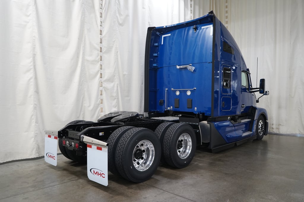 2027 Kenworth T680 in Springfield, MO — photo 4
