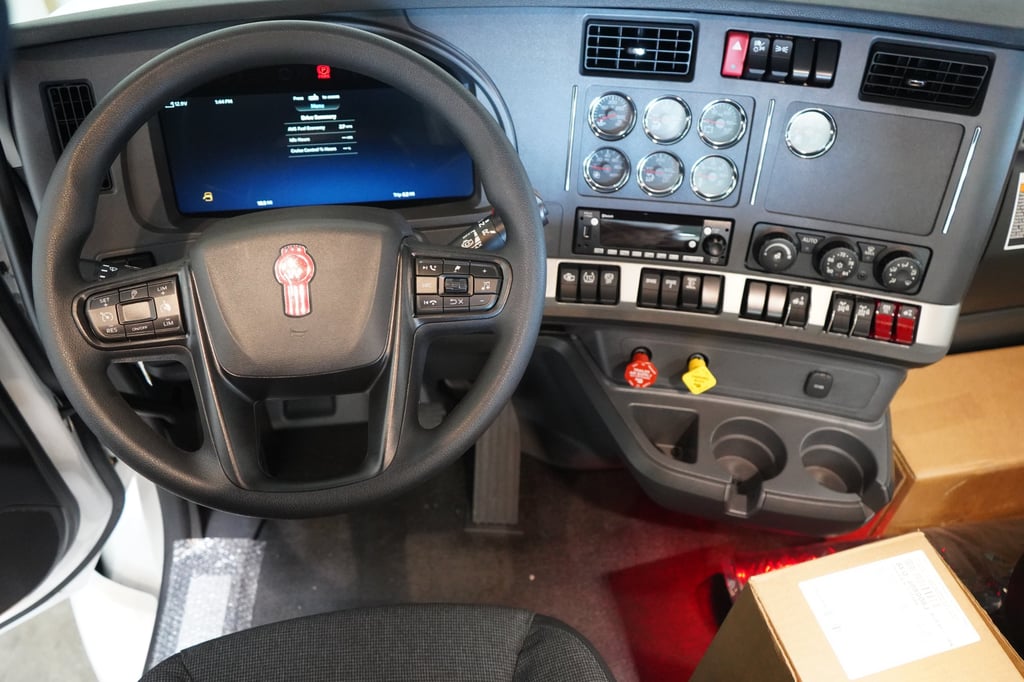 2027 Kenworth T880 in Little Rock, AR — photo 2