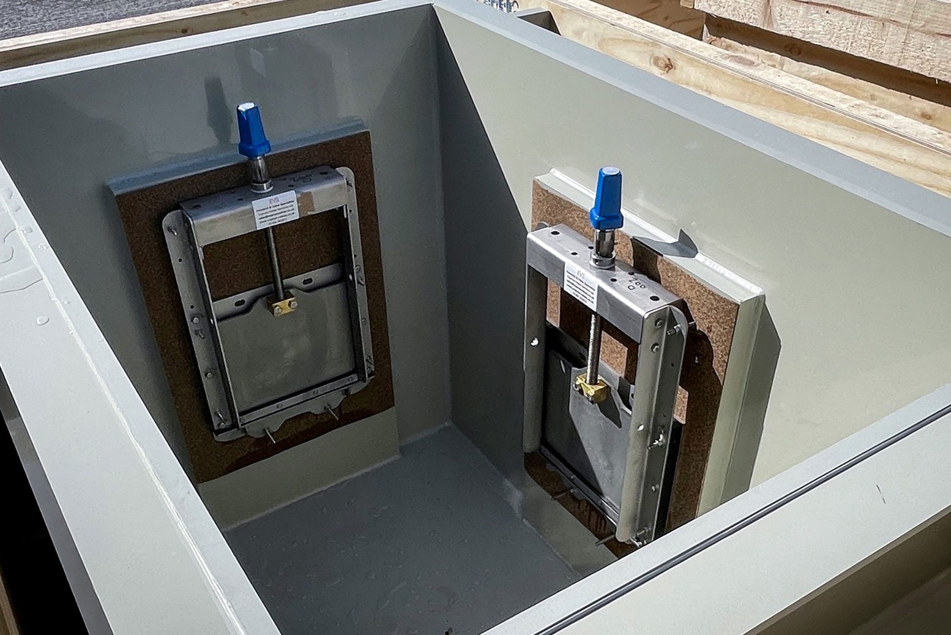 Overhead view of the inside of a Pipex flow control chamber