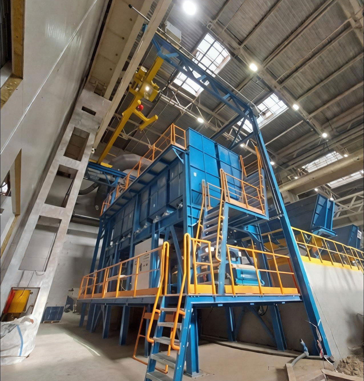 silos-multiple-hoppers-with-sales-belt-conveyor