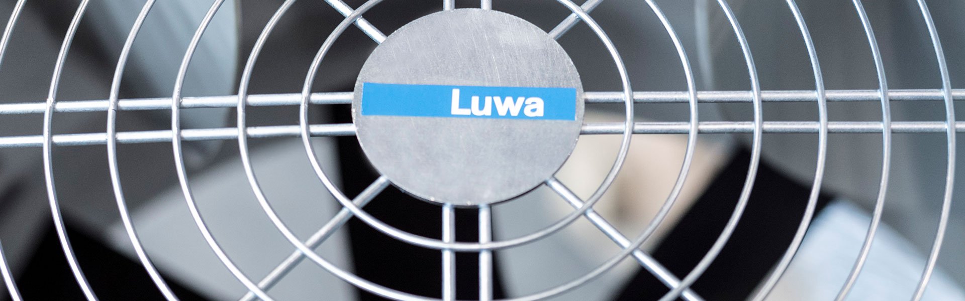 Circulaire Fans keep dust build up off the higher areas
