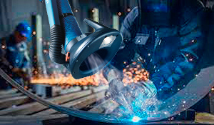 Braços extratores e captores consomem menos energia do que sistemas centrais de exaustão, pois focam na captura localizada. | Saiba mais | Nederman