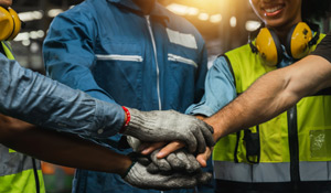 A diferença entre a indústria 4.0 e 5.0 está na incorporação do apelo de priorizar o lado humano e social na quinta evolução industrial. | Nederman