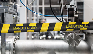 Por exemplo, em casos de regime 24x7 (vinte quatro horas nos sete dias da semana) é aconselhável ter reserva tanto na filtragem quanto na aspiração e exaustão, pois é necessário considerar riscos de falhas e paradas para manutenções no sistema principal. | Nederman