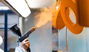 E, aprofundando mais um pouco, imagine os impactos de procedimentos comuns nas indústrias como a soldagem, lixamento, pintura, usinagem, entre outros.  | Nederman