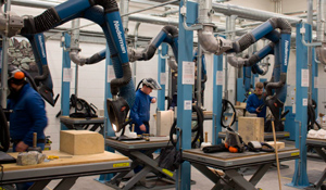 Sistemas de exaustão e ventilação capturam e removem a poeira de sílica do ar. Métodos úmidos, como nebulização, reduzem a dispersão de poeira. Equipamentos com supressão de poeira são altamente eficazes. | Saiba mais | Nederman