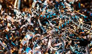 Cavacos longos e fibrosos são comuns em materiais como aço inoxidável, ligas de titânio e fibras de vidro, de carbono, natural entre outros compostos.  | Saiba mais | Nederman