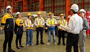 Estabeleça uma rotina regular de inspeções com base nas recomendações do fabricante de equipamentos de exaustão, como limpeza de filtros, verificação de motores e análise de vibrações.  | saiba mais | Nederman