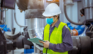 Mesmo que os trabalhadores utilizem os equipamentos de proteção individual (EPI's) nem sempre eles conseguem protegê-los de todos os poluentes. | Nederman