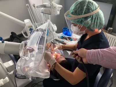 Tandarts, met aerosolcontrole