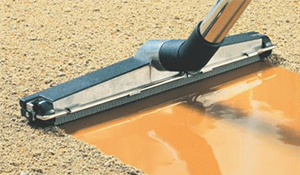 Evite poeiras combustíveis | Limpeza | Retire toda a sujeira dos equipamentos, pisos e móveis que por acaso não tenham sido eliminados na aspiração. | Nederman