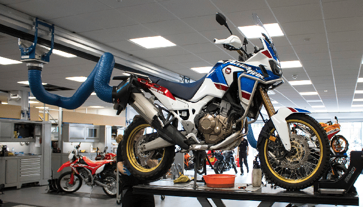 Motorcycle exhaust extraction with ALU Rail & extraction arms