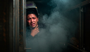 Gases como H₂S (sulfeto de hidrogênio) e CO₂ (dióxido de carbono) podem atingir níveis críticos em poucos minutos, levando à perda de consciência e morte se não houver ventilação em espaço confinado eficiente.  | Saiba mais | Nederman