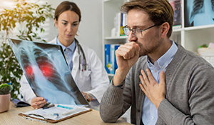A associação da alta concentração com o tempo de inalação dos aerodispersóides fazem com que as partículas passem pela boca, nariz, laringe e alcancem os alvéolos pulmonares. | Nederman