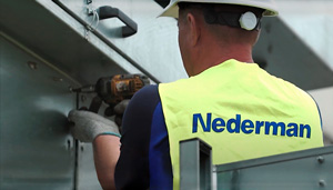 Defina intervalos para checar o estado dos filtros, vedação e sistema de exaustão. Inspeções semanais ajudam a identificar problemas antes que se agravem. | Saiba mais | Nederman