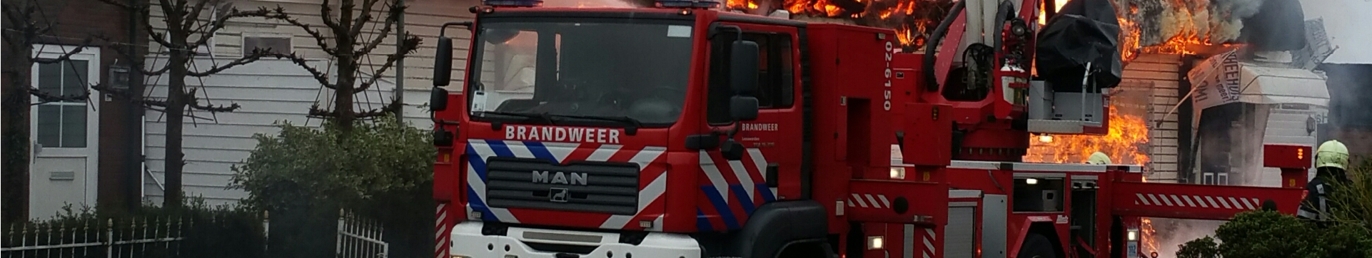 Afzuigsysteem voor uitlaatgassen voor brandweer- en hulpvoertuigenkazerne