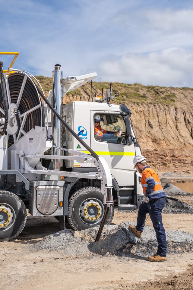 obs-delivery-loading-TLS-portrait