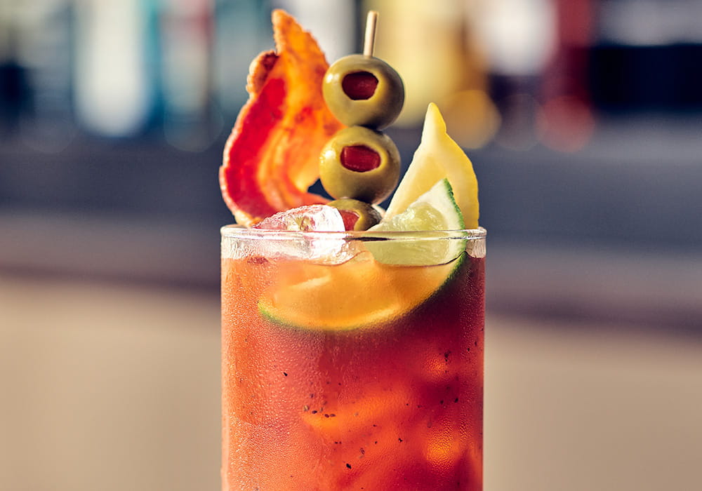 BLOODY MARY Frïs vodka, Bloody Mary mix, crispy bacon, olives and citrus.