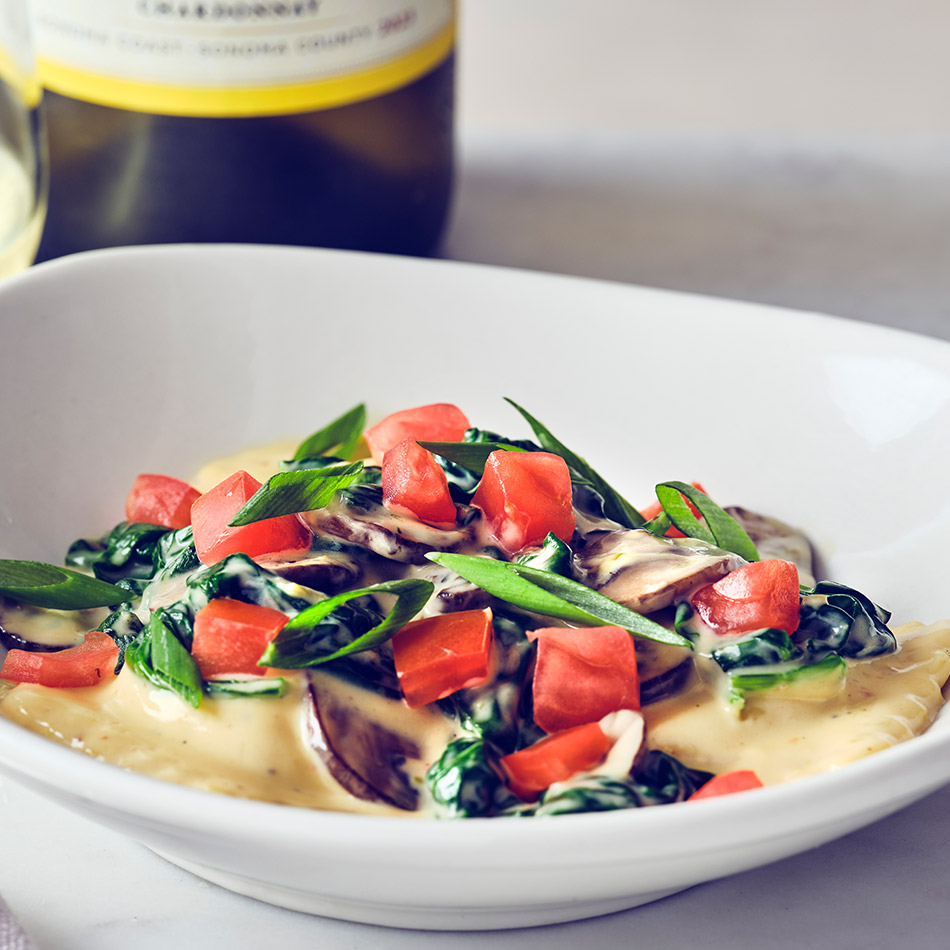 COURSE 2 LOBSTER RAVIOLI Decadent lobster-stuffed ravioli sautéed with mushrooms and spinach in a white wine cream sauce, finished with diced tomatoes and green onions. SONOMA-CUTRER CHARDONNAY The wine’s creamy texture and notes of apple, citrus, and subtle oak complement the white wine cream sauce and earthy mushrooms, while its bright acidity cuts through the richness of the spinach and sauce.