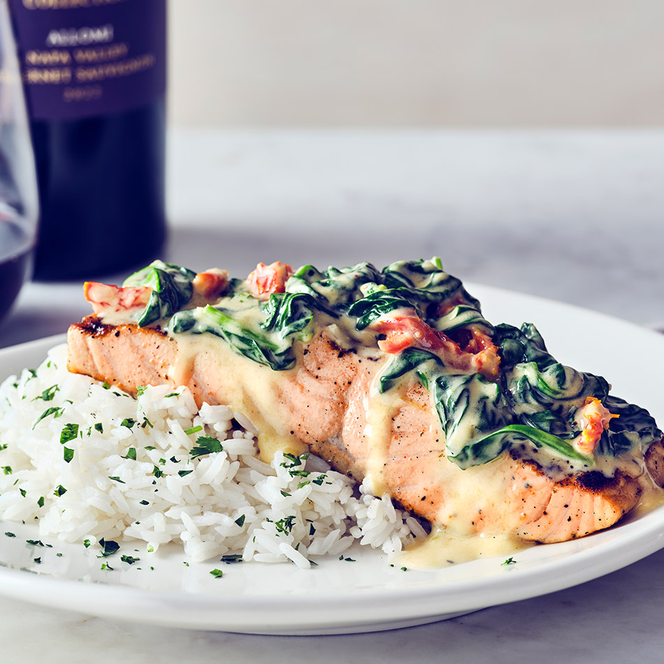 COURSE 3 TUSCAN SALMON Wood-grilled Atlantic salmon topped with sun-dried tomatoes, spinach, and garlic, topped with lobster cream sauce, served with jasmine rice. HESS "ALLOMI" CABERNET SAUVIGNON The wine's rich, dark fruit notes, with hints of vanilla and spice, accentuate the char from the wood-grilled salmon and the savory depth of the sun-dried tomatoes, garlic, and spinach.