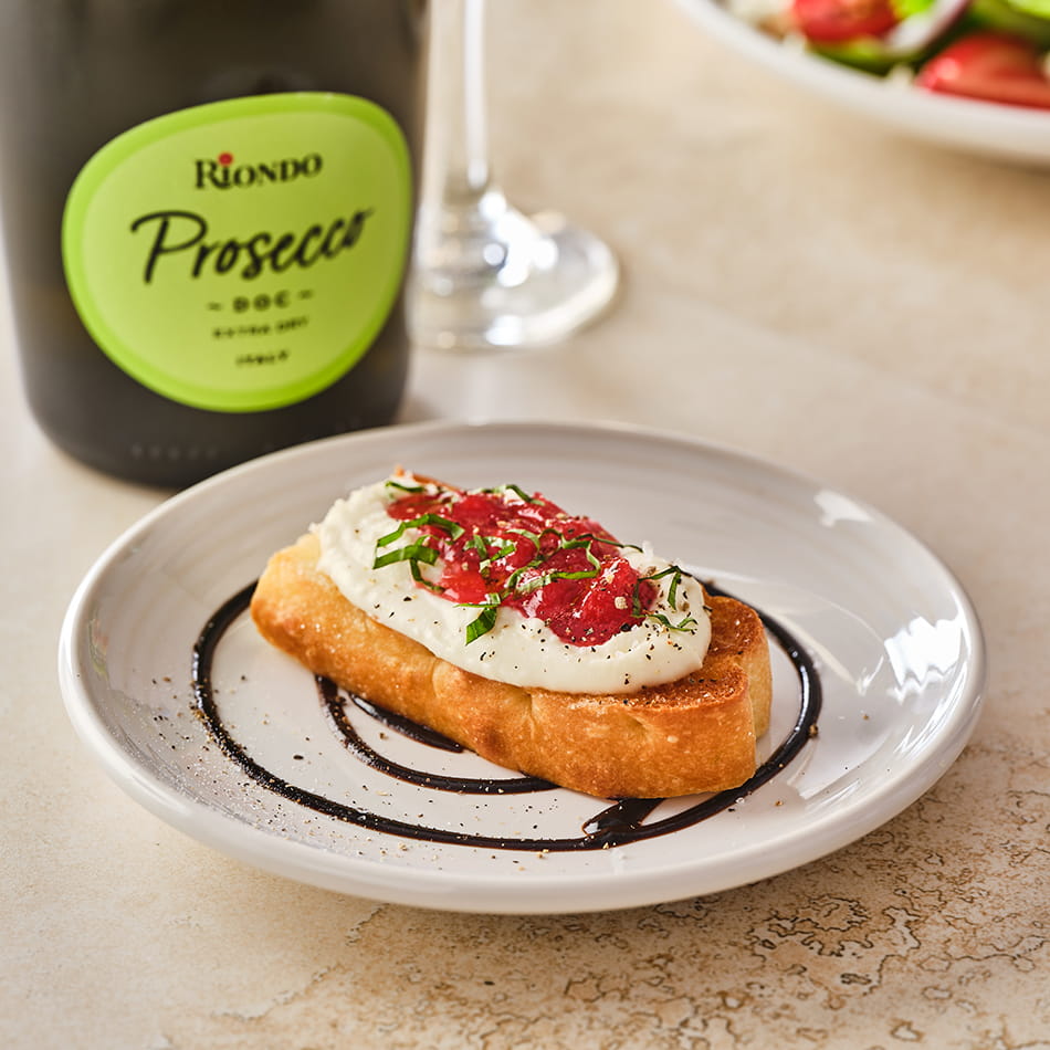 Strawberry Goat Cheese Crostini