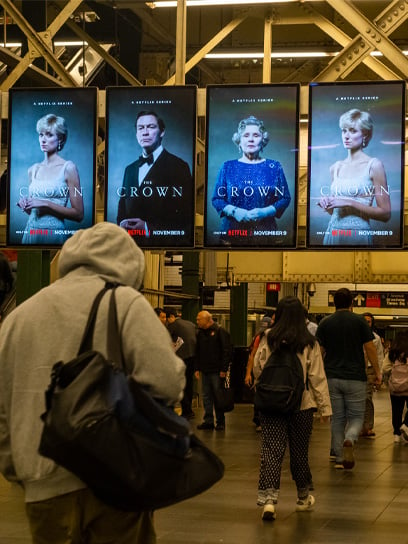 out of home digital billboard advertising new york city the crown