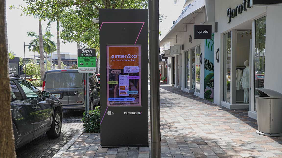 Inter&Co out of home advertisement in Miami on digital kiosk