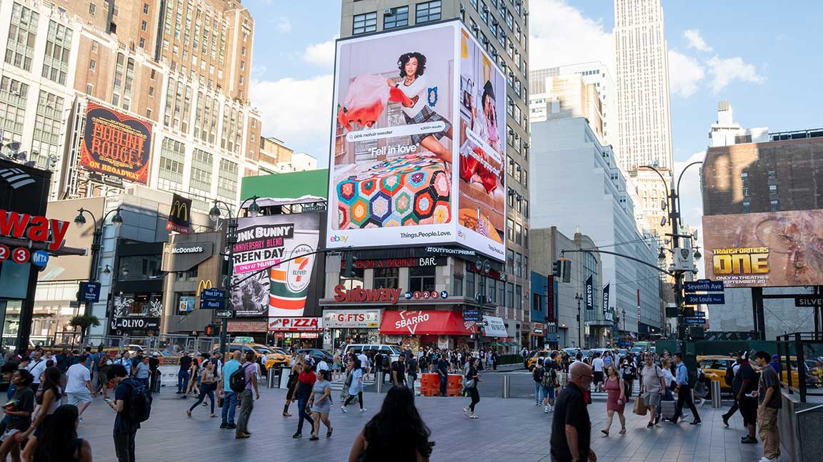 New York City subway Liveboard triptychs with eBay DOOH advertisement