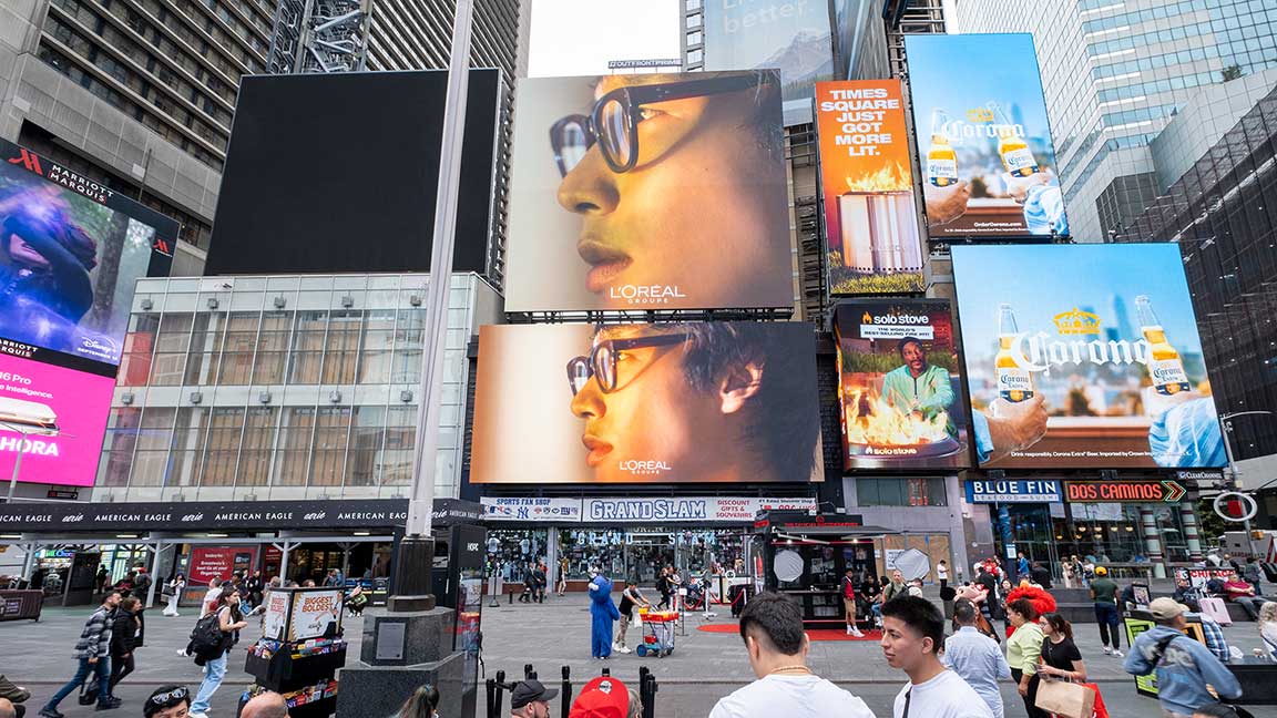 L’Oreal digital out of home campaign on Duffy’s Duo billboards in Times Square