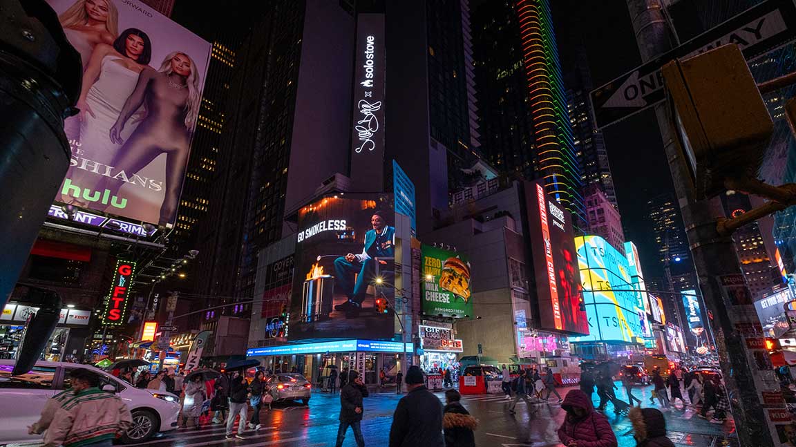 Snoop Dogg featured in Times Square DOOH ad for Solo Stove
