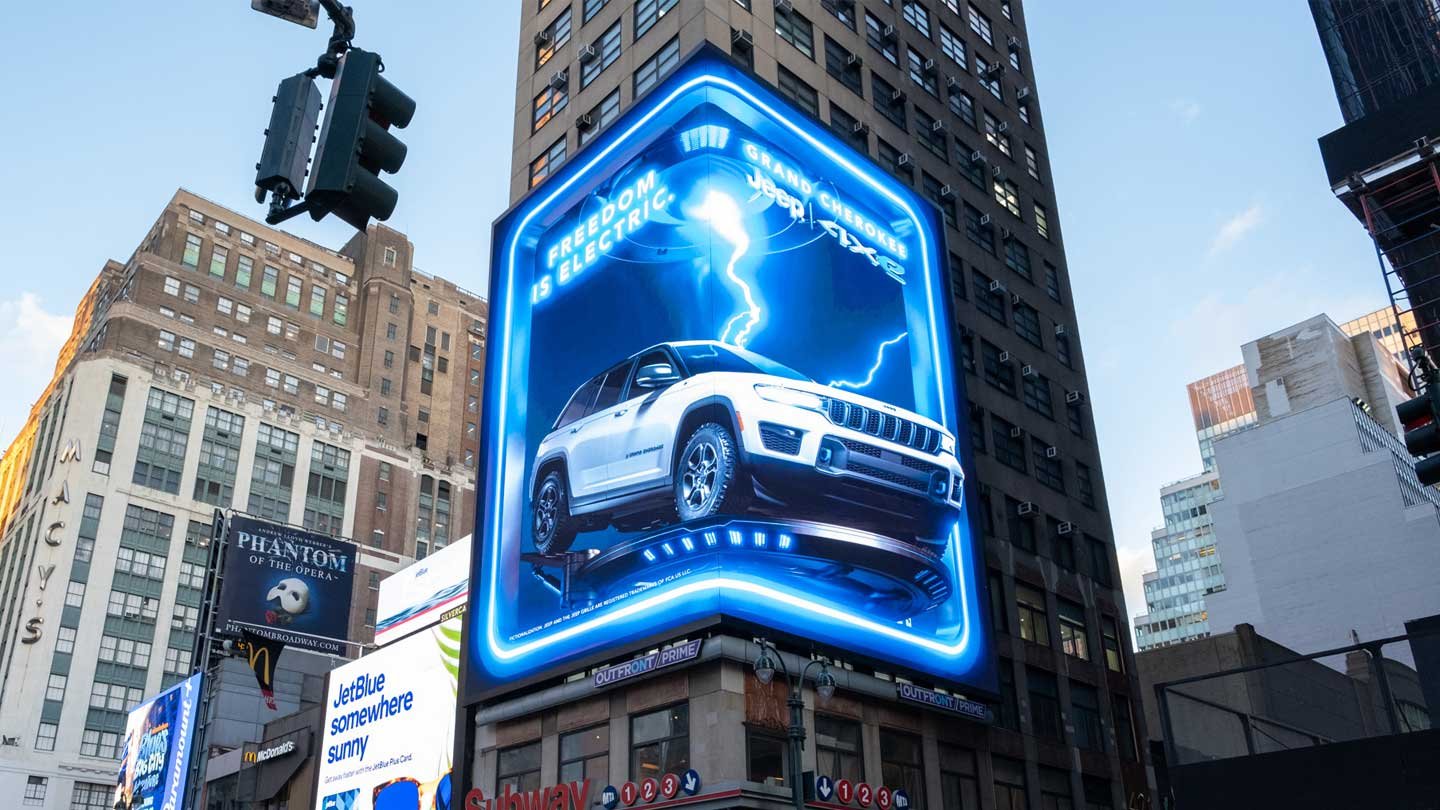 out of home digital billboard advertising in new york city