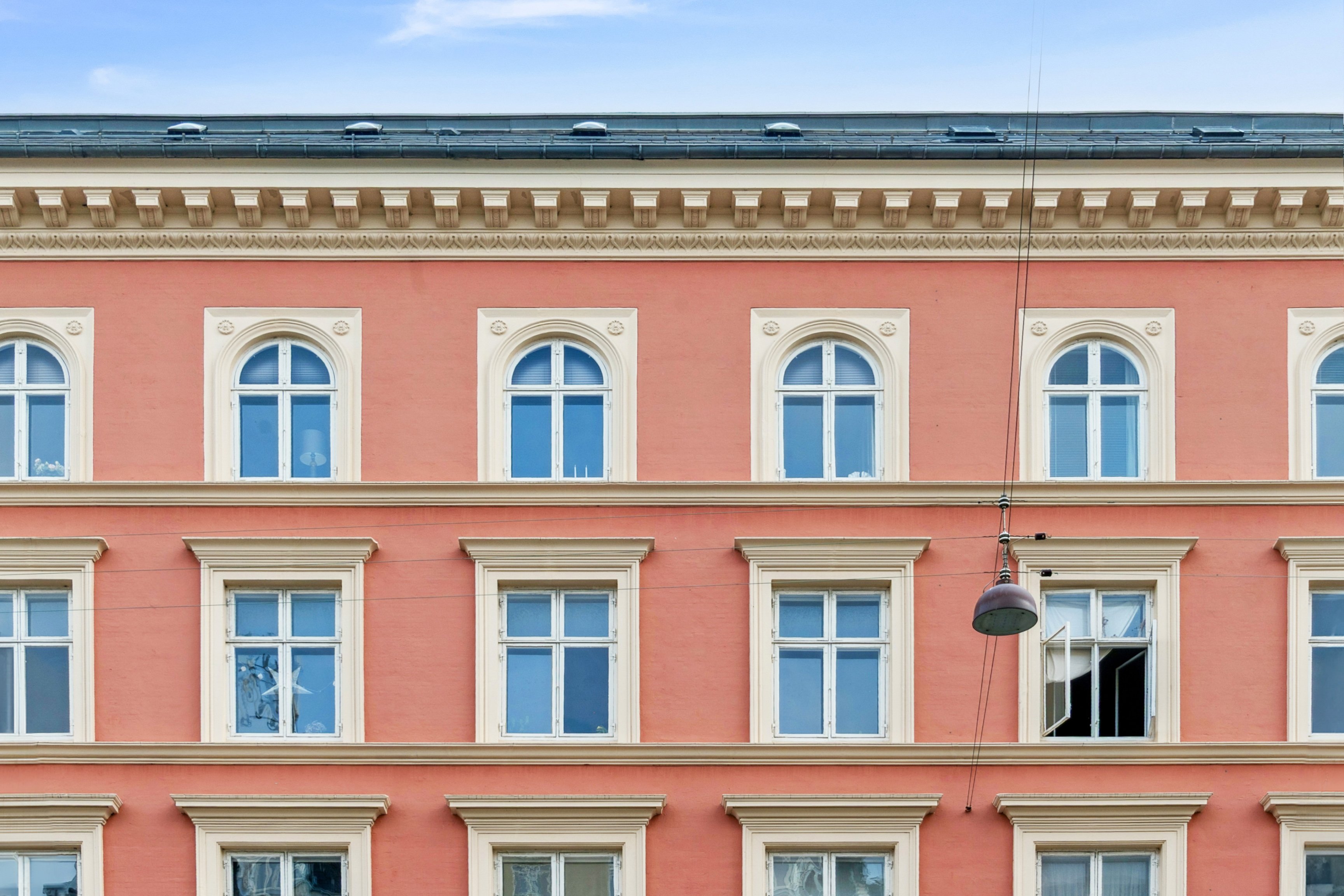 Ejendom på Østerbro lyserød bygning