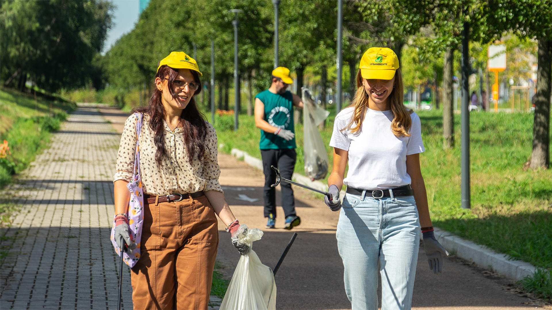POLIMI GSoM together with Legambiente to clean up the Franco Verga Park in Bovisa - POLIMI GSoM