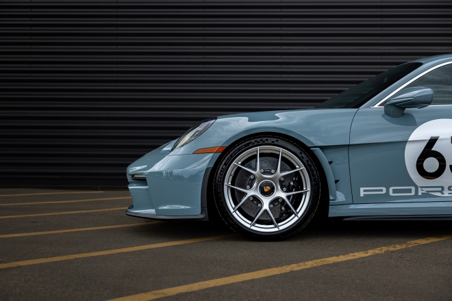 911