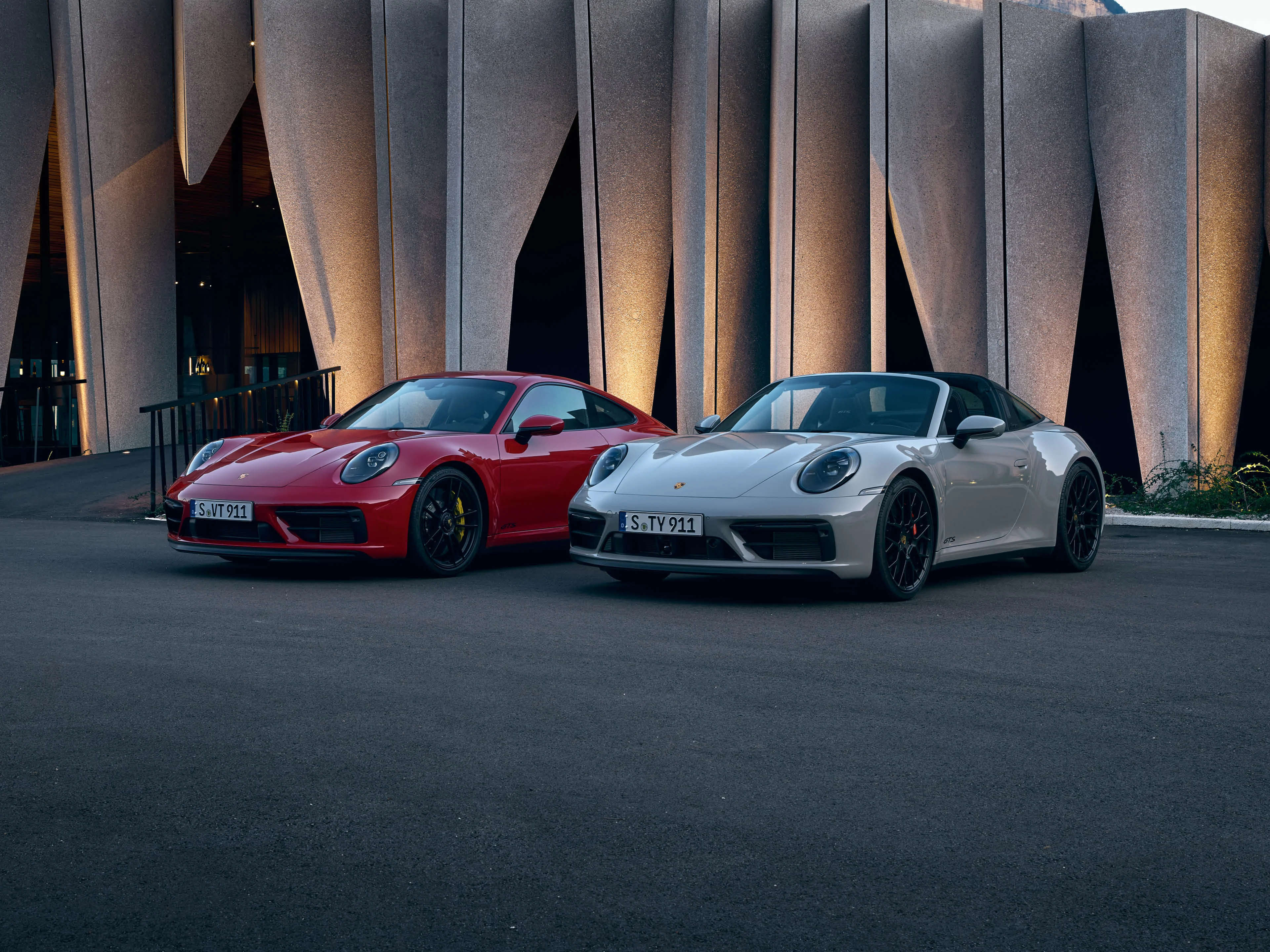 911