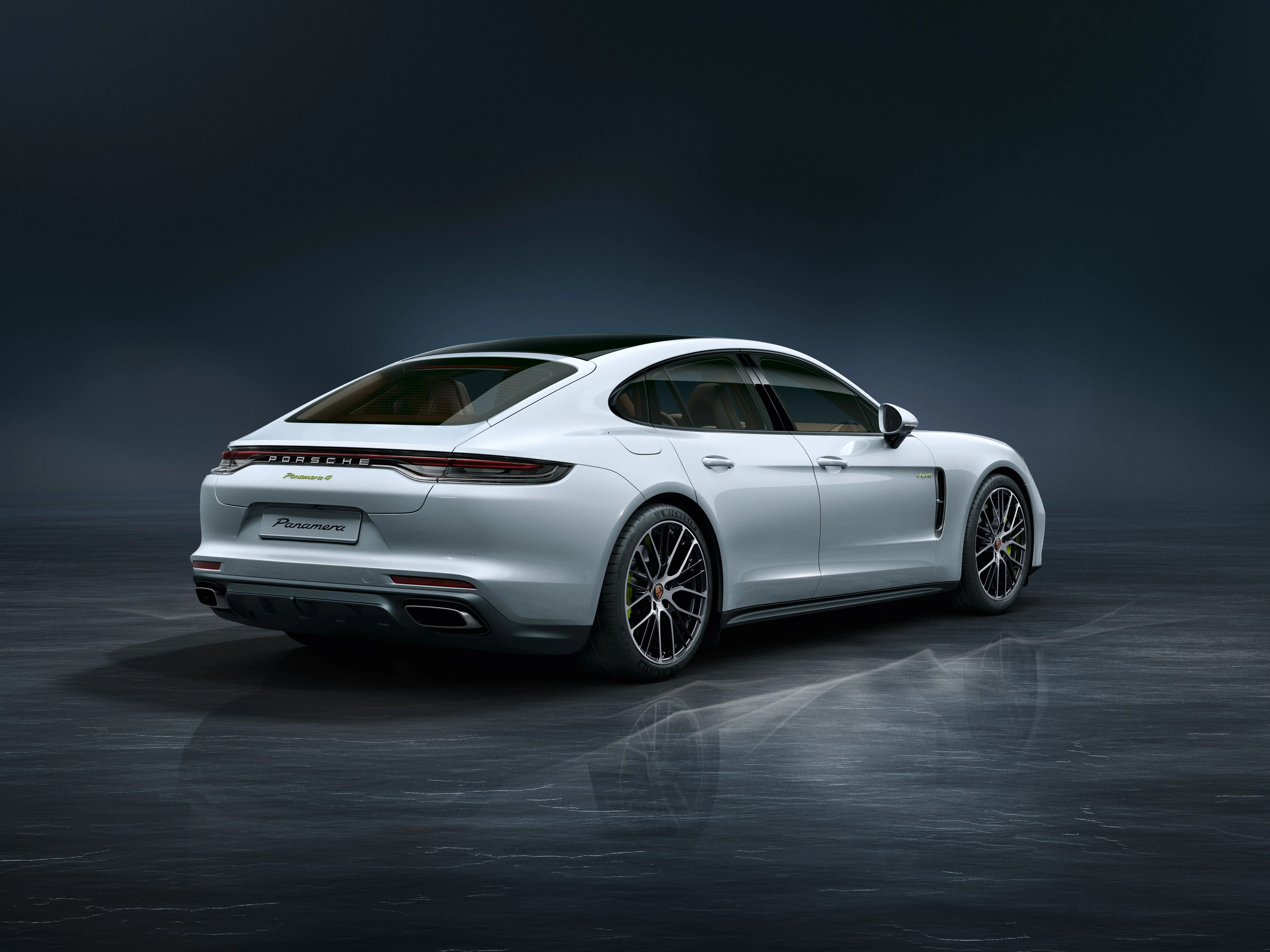 Porsche Panamera 4 e-hybrid i studio