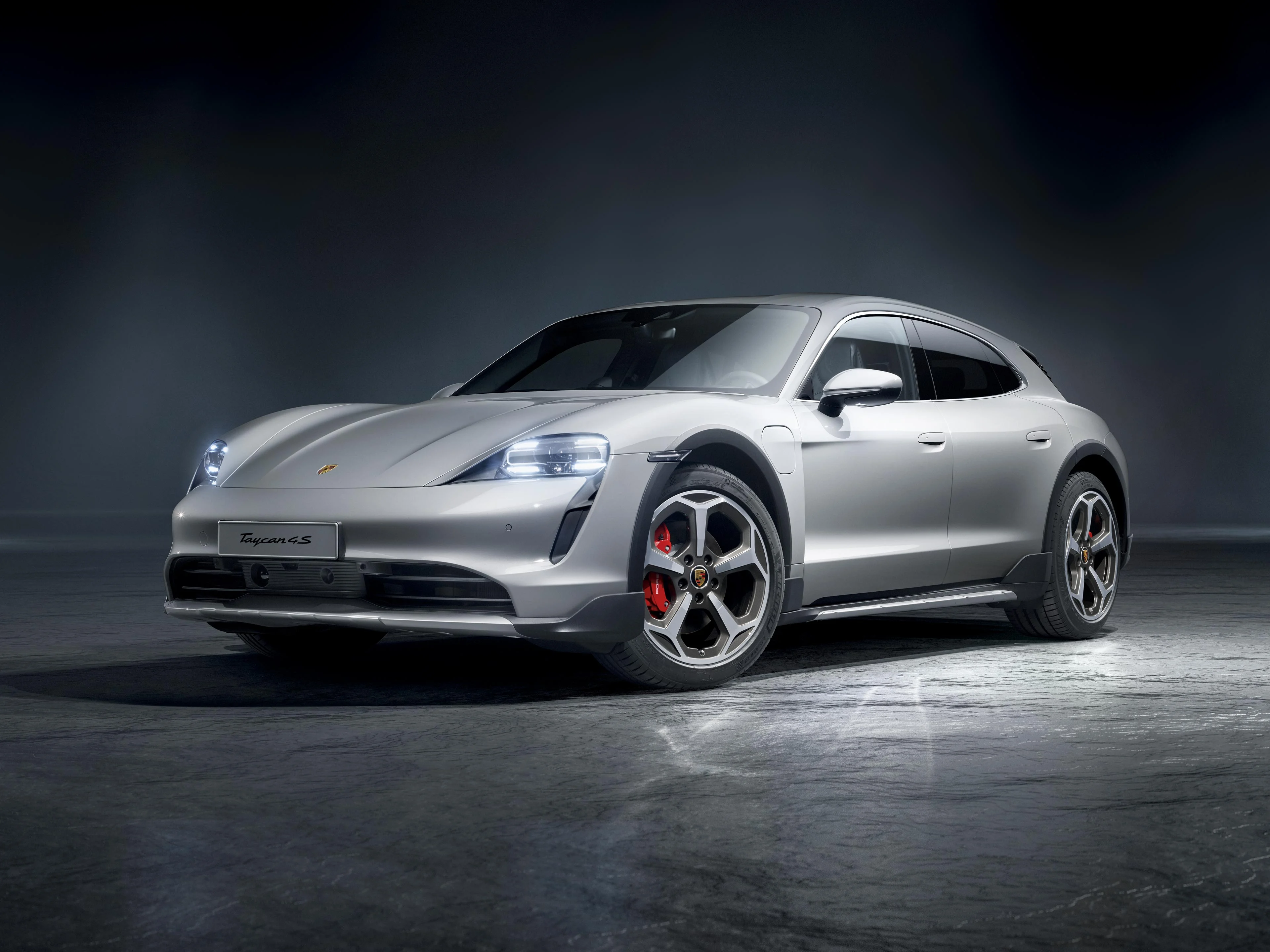 Porsche Taycan 4S Cross Turismo i studio