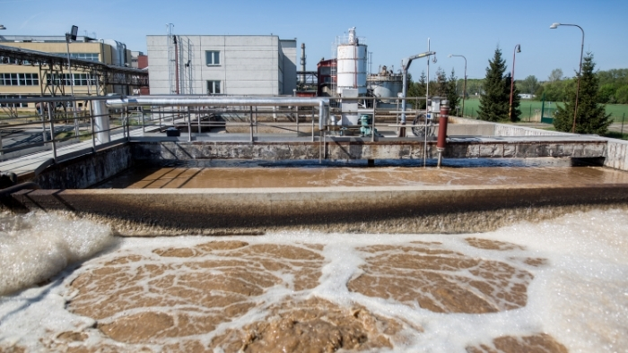 ADQ-wastewater-treatment-plant-in-operation-700x394