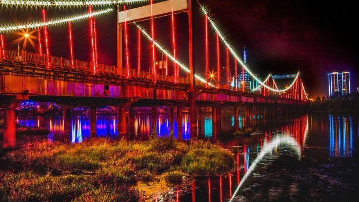 AQD-red-lights-jiangqun-bridge700x394
