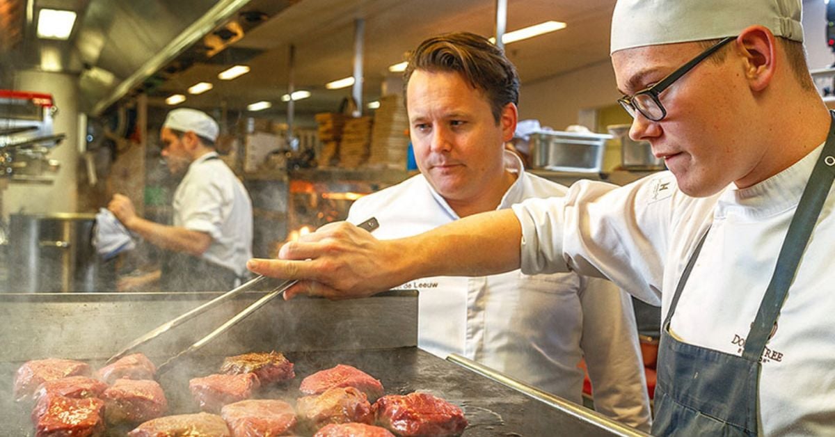 SVH Meesterkok Marcel de Leeuw en leerling